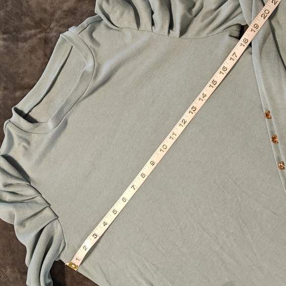 NWT puffy sleeve shirt - Picture 2 of 6